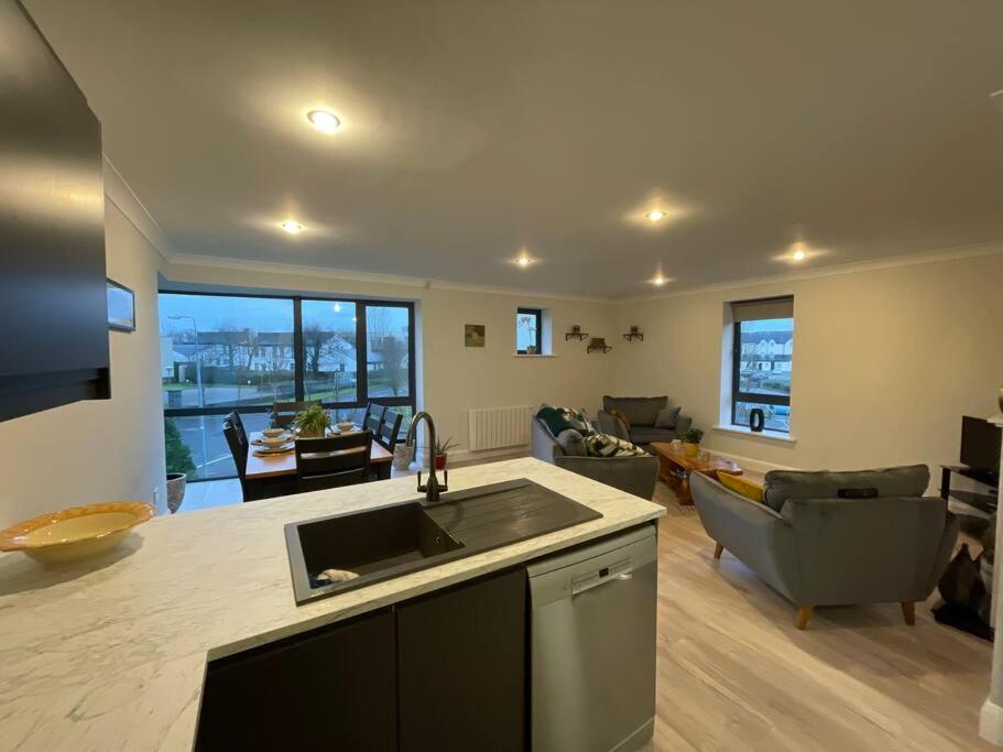 Entire Apartment , Centre Carrick on Shannon المظهر الخارجي الصورة